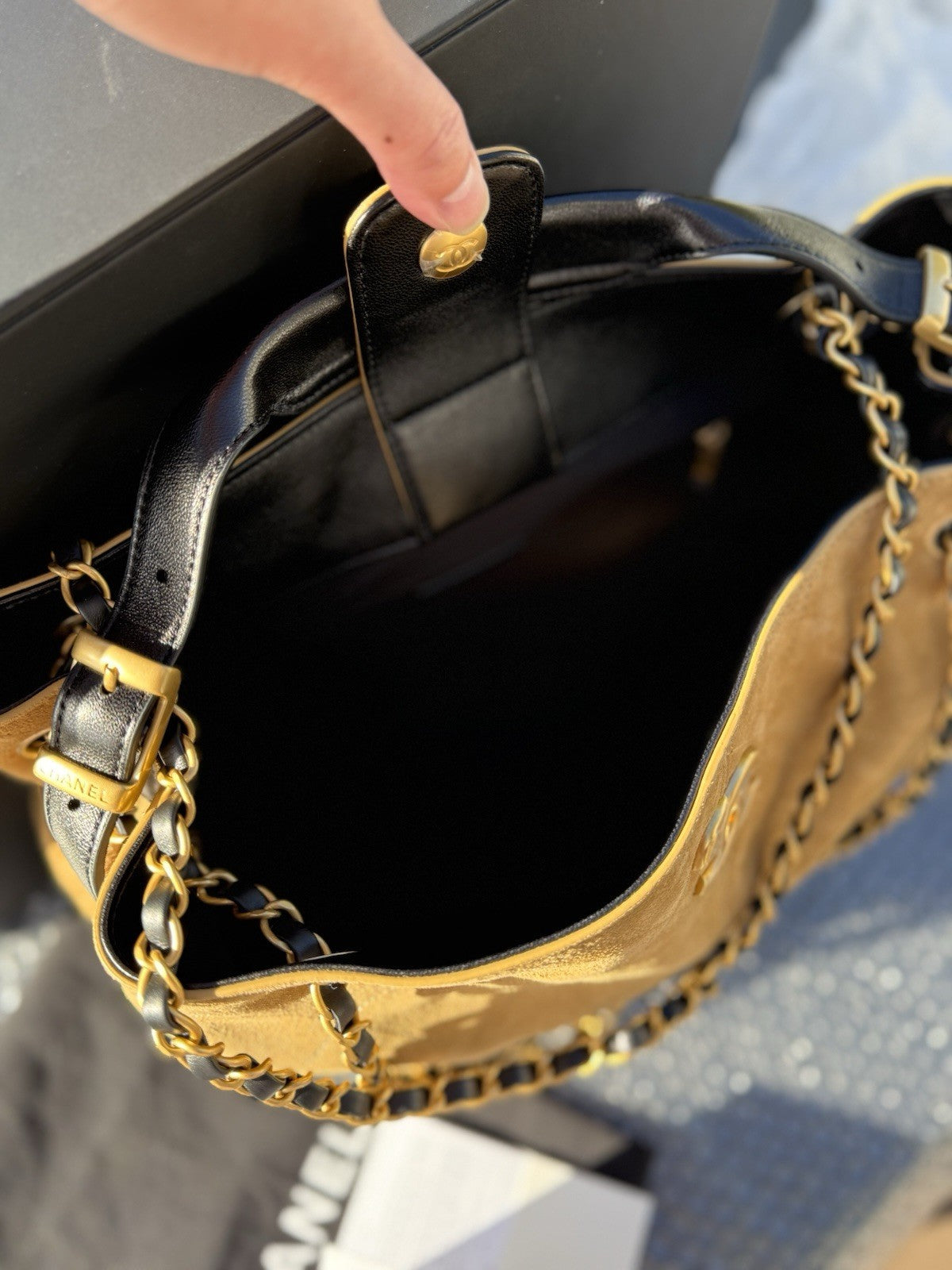 Chanel 25a Tote Bag